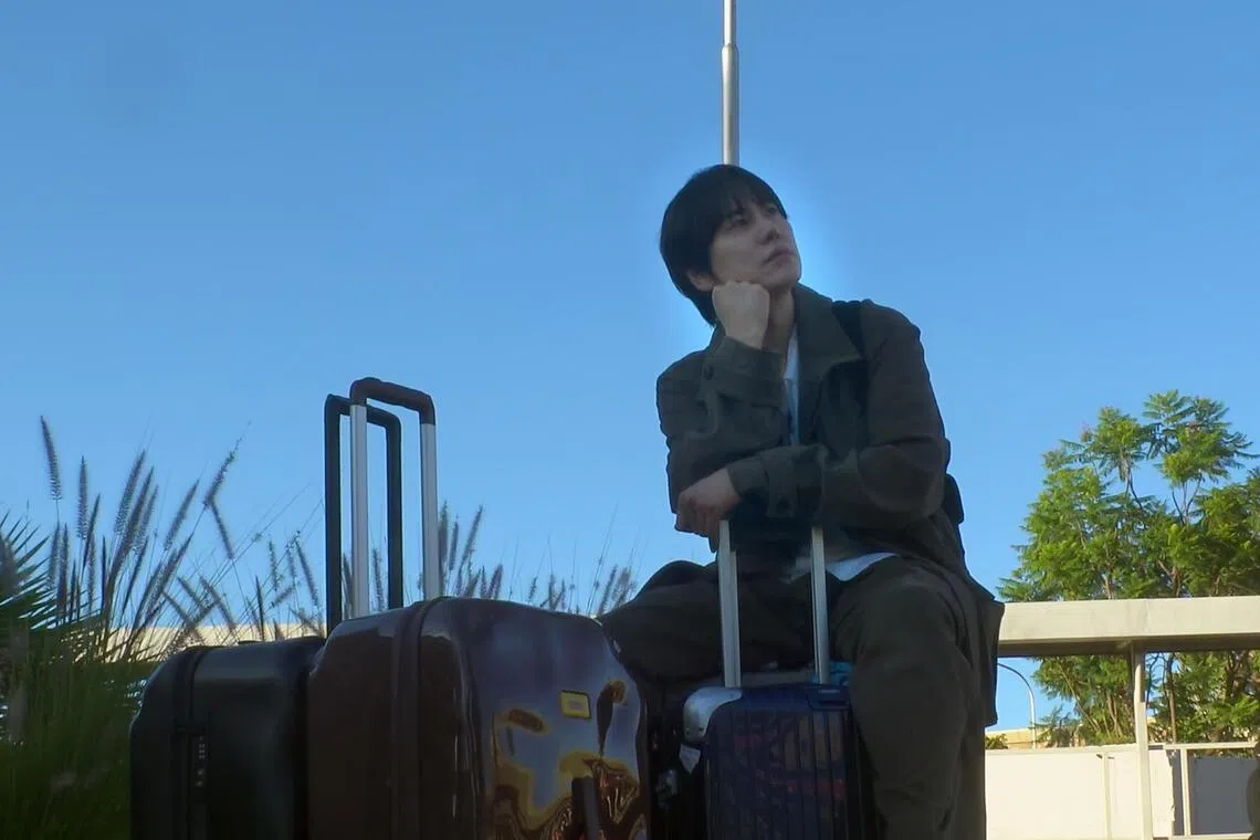 圭贤一飞抵肯尼亚就发现手机不见了。（Netflix提供）