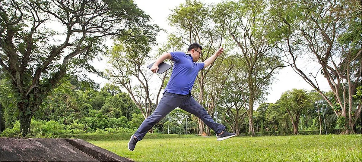 被裁员后面试屡屡失败，曾顺强靠自己的努力和培训课程的指引，终于跨越鸿沟，找到新工作。（图/新报业媒体）