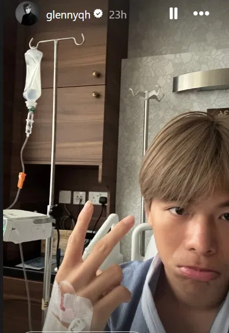 容启航在社媒上传入院吊点滴的照片。（取自容启航Instagram）