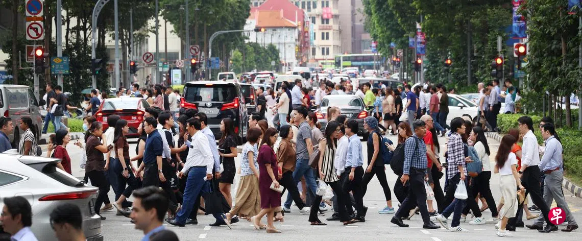 财政部星期一（7月7日）发文告宣布，下个月将有超过150万名成年国人获得最高850元的消费税补助券（GST Voucher）现金补助 （何家俊摄）