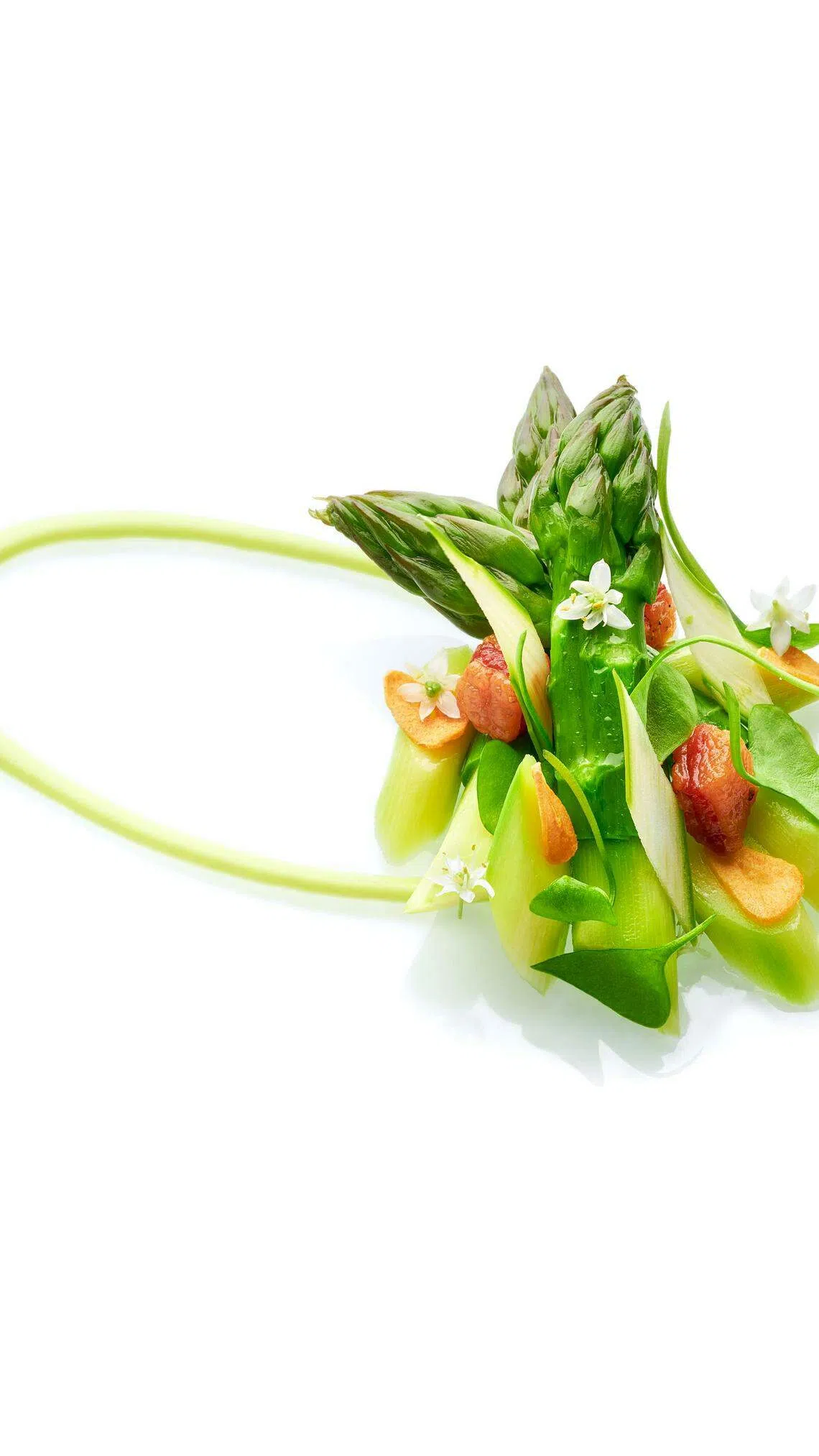 Jaan by Kirk Westaway餐馆走英伦风，图为春季芦笋菜肴。（餐馆提供）