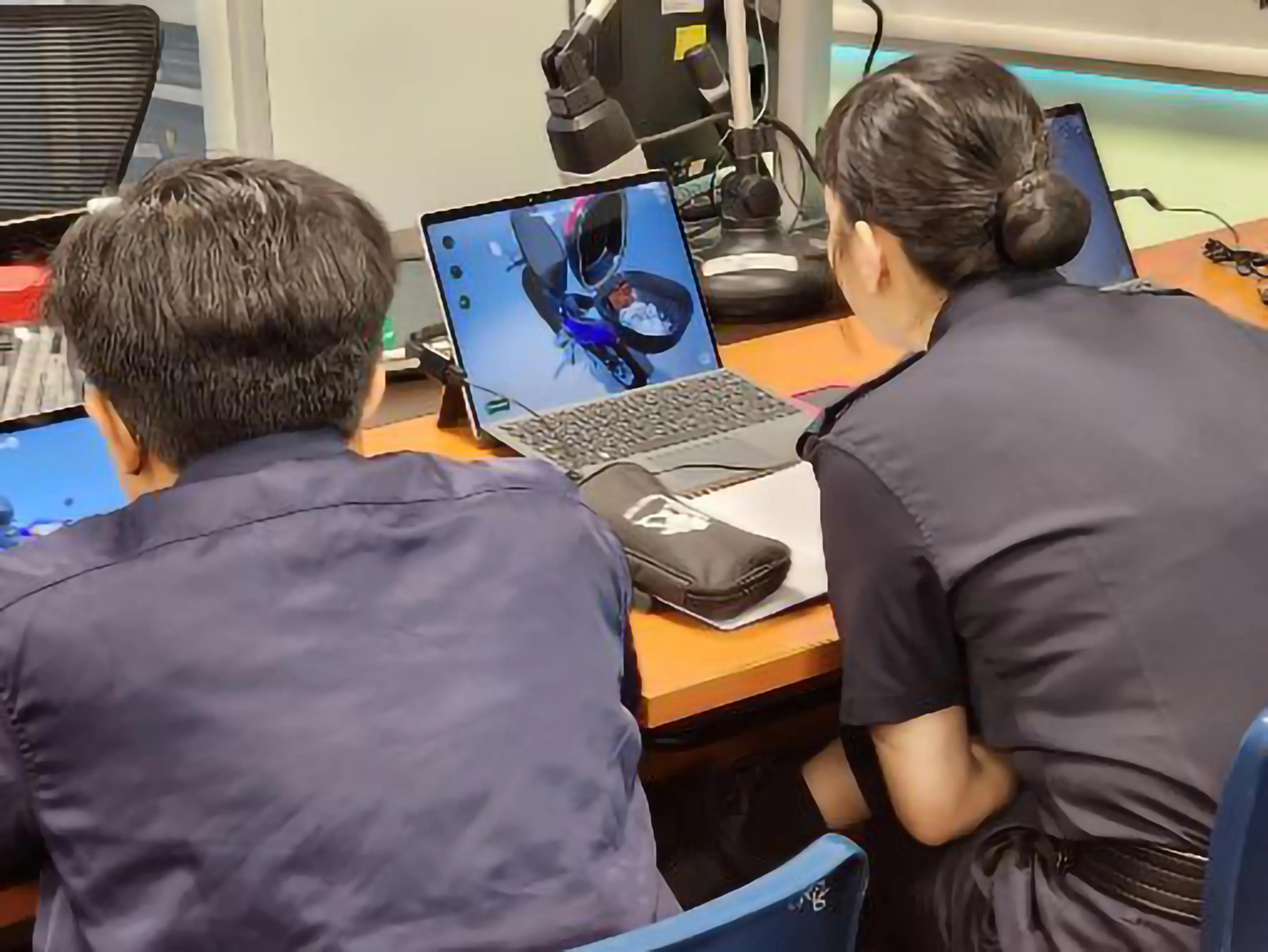 移民局安排执法人员定期接受培训，包括使用3D互动车辆模型，学习违禁品的藏匿手法。（移民与关卡局提供）