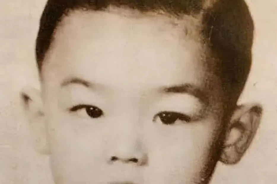 锺镇涛儿时不断地搬家，10岁之前就搬过九次家。（互联网）