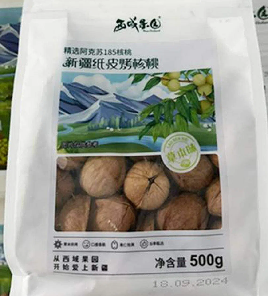 新加坡食品局下令召回更多批次的“西域果园新疆纸皮烤核桃”，食品有效期为9月18日。（新加坡食品局提供）