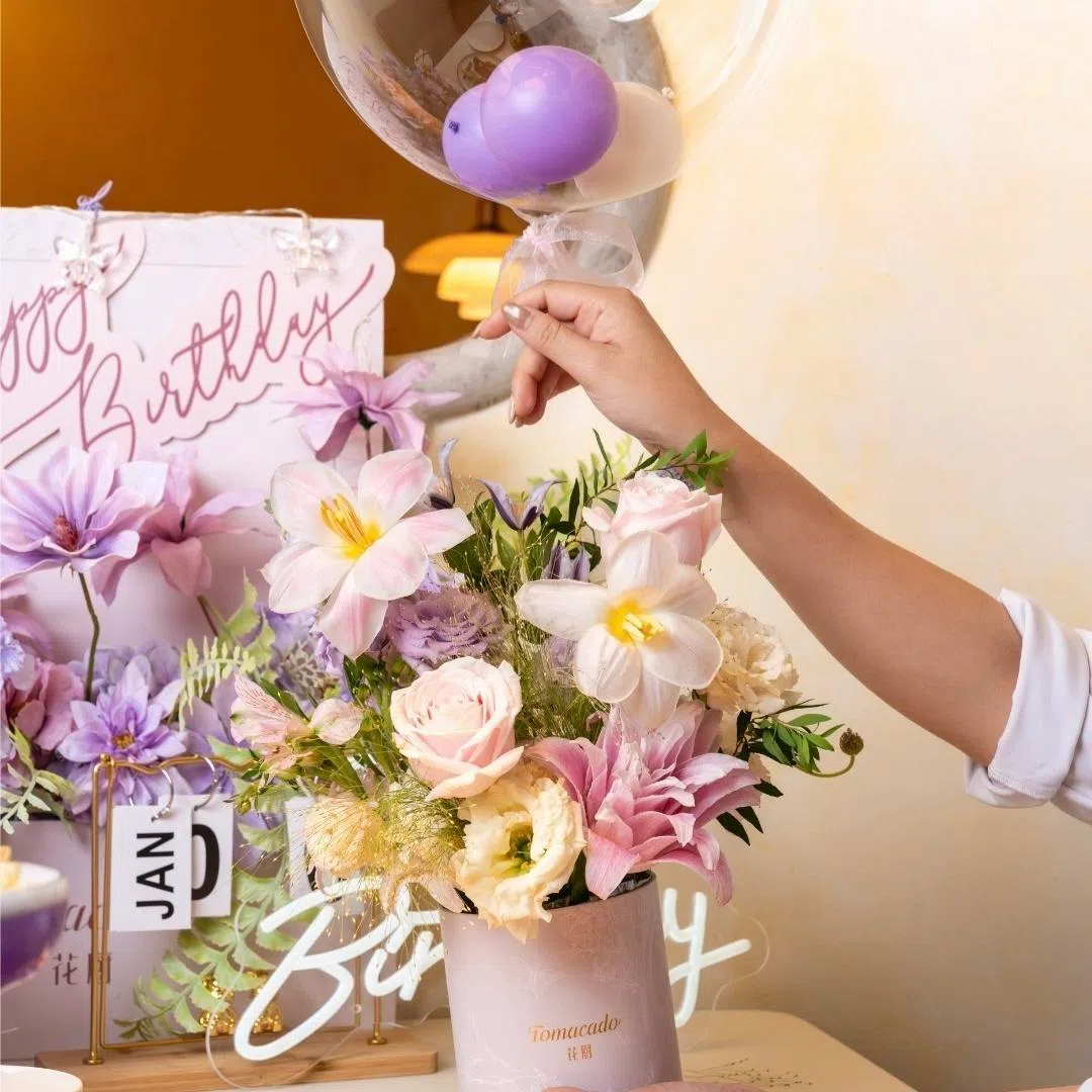 繁花生日套餐非常有仪式感，让寿星成为宠儿。（餐馆提供）