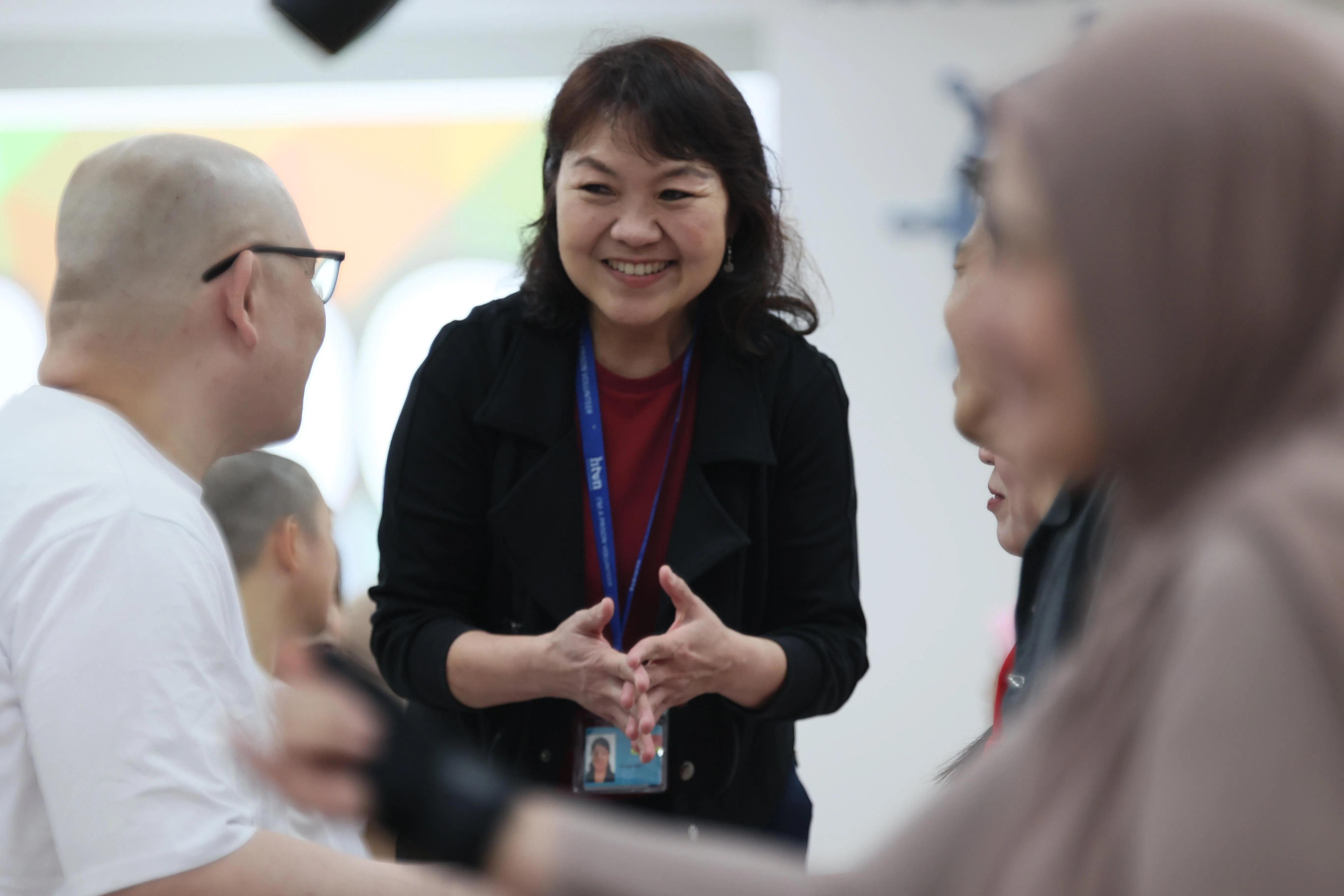 监狱学校义工郑仪秀说，监狱学校的学生基础参差不齐，她会尽量使用分层教学（differentiated instructions）法来引导他们。（谢智扬摄）