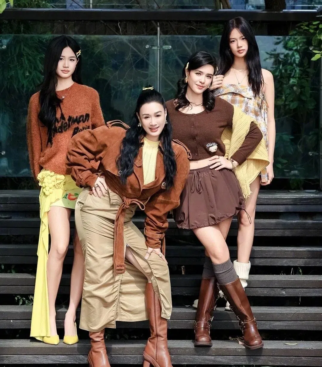 钟丽缇（左二）自上两段婚姻当中，生下三个漂亮女儿。（互联网）