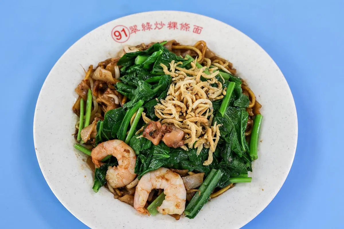 翠绿炒粿条面走健康路线，以菜油炒且搭配大量青菜。（陈斌勤摄）