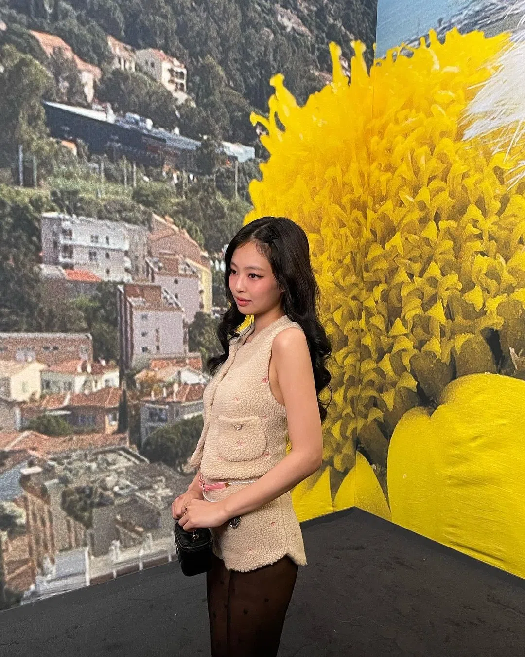 Jennie参加时装周登上X（前推特）热趋。（取自Jennie IG）