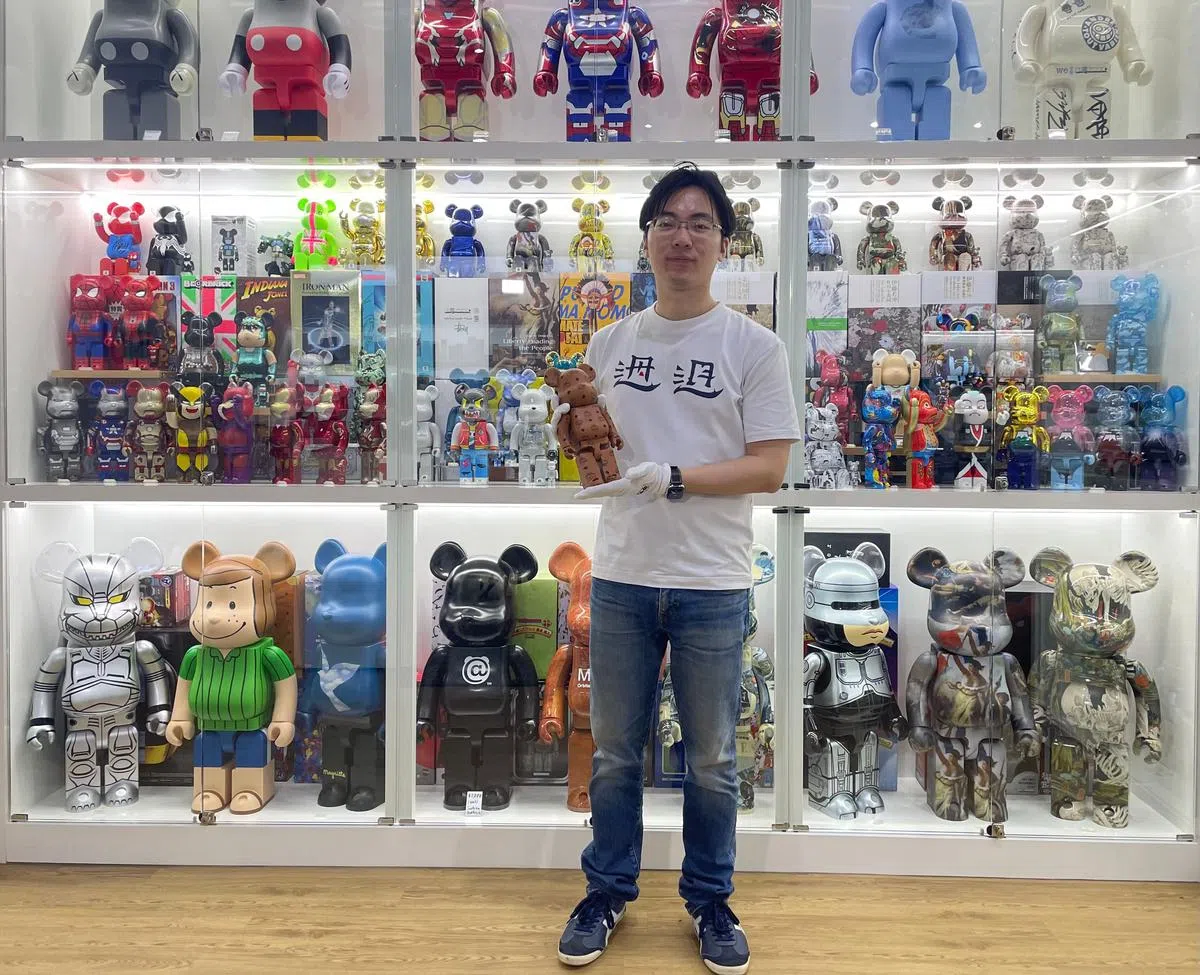 Shawn把兴趣发展成事业，于Orchard Central开设了Sugoi Collection潮玩店。