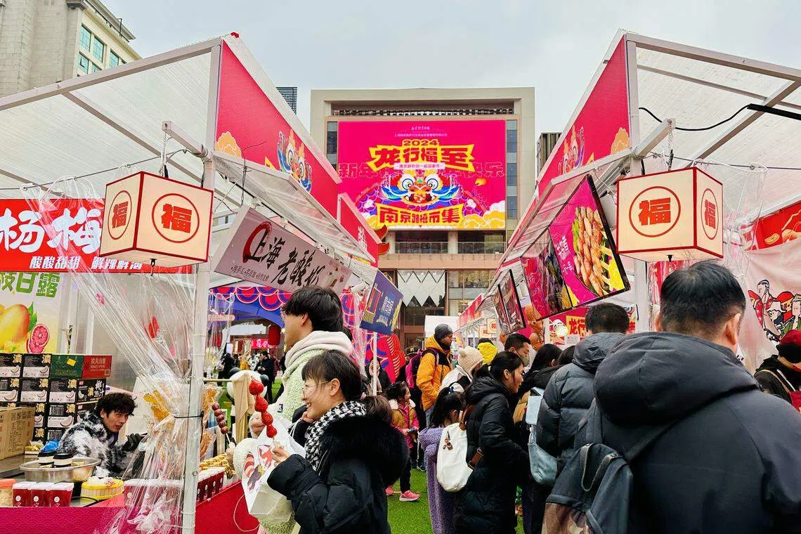 南京路龙年市集自1月20日开幕以来，单日访客量最高达4万人次。（陈婧摄）