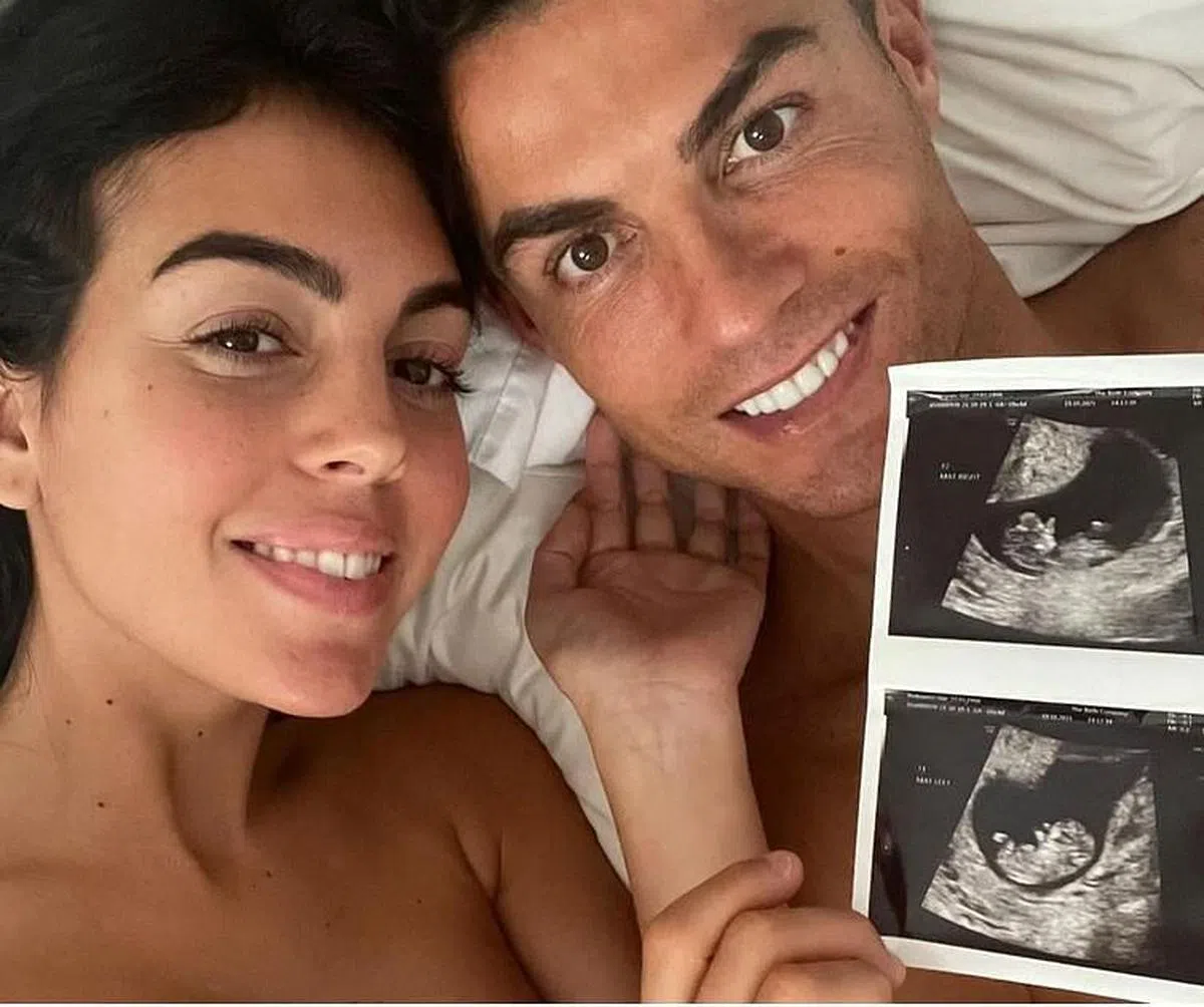 Cristiano Ronaldo与Georgina Rodriquez宣布怀双胞胎喜讯的照片是人气冠军。（IG）