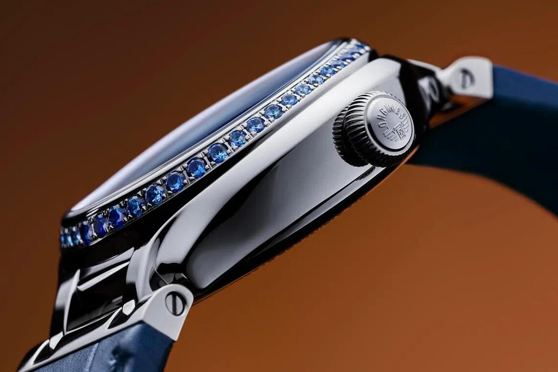 PrimaLuna部分款式镶嵌钻石，更为高雅，为女士提供晶亮选择。（浪琴表提供）