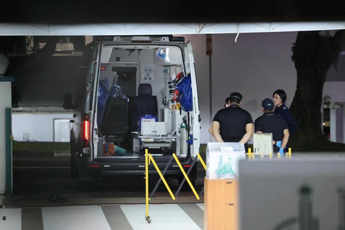 据了解，一名回教堂女职员打开包裹后出现呼吸困难的情况，但回教堂内的其他人都没有受到影响。（梁麒麟摄）