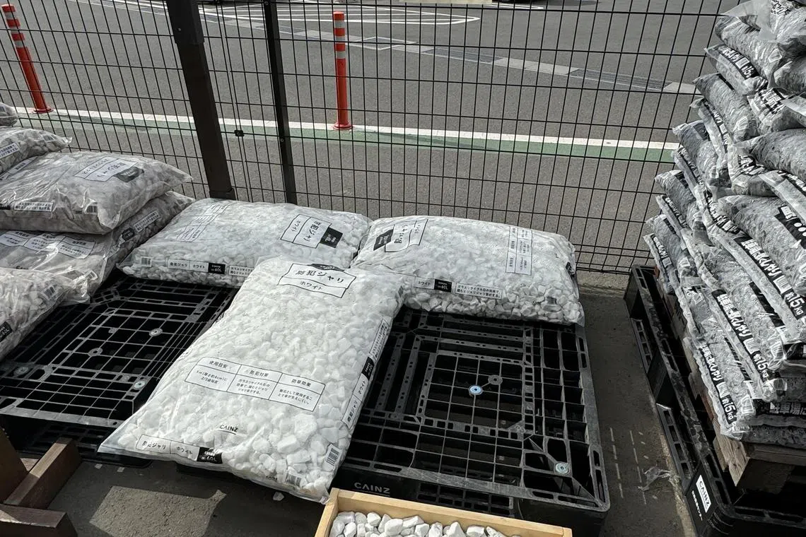 日本的防盗石子以声防盗，踩在上面嚓嚓作响。（符祝慧摄）