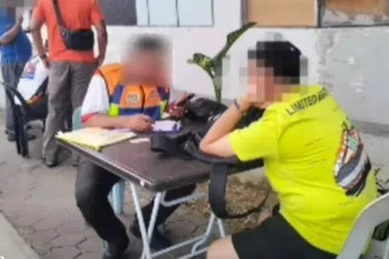 两新加坡人新山乱丢垃圾接罚单 另有狮城车主疑非法添油受查