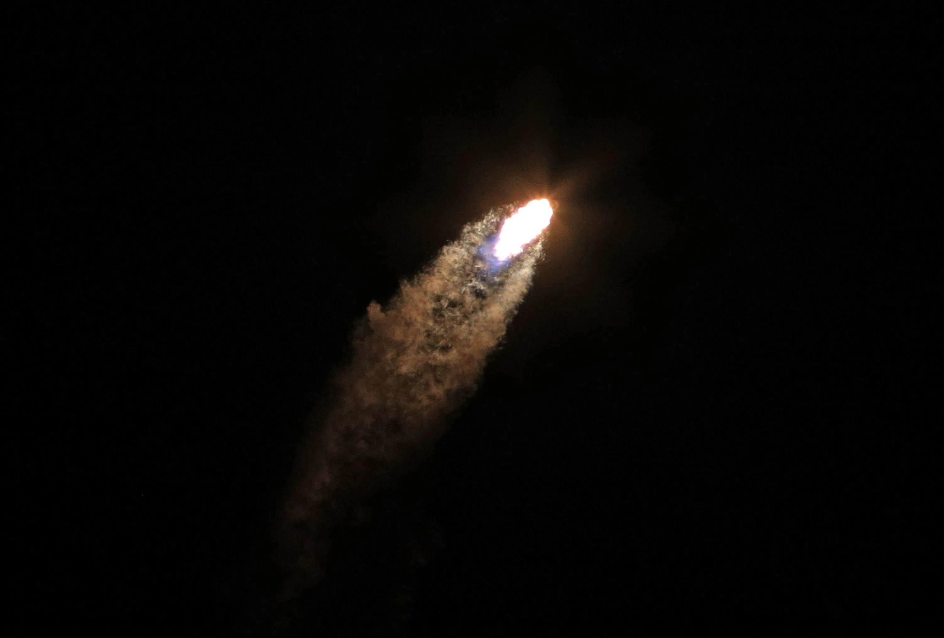 奥德修斯月球着陆器2月15日搭乘美国太空探索技术公司的“猎鹰9”火箭，从佛州肯尼迪航天中心发射升空。（法新社）