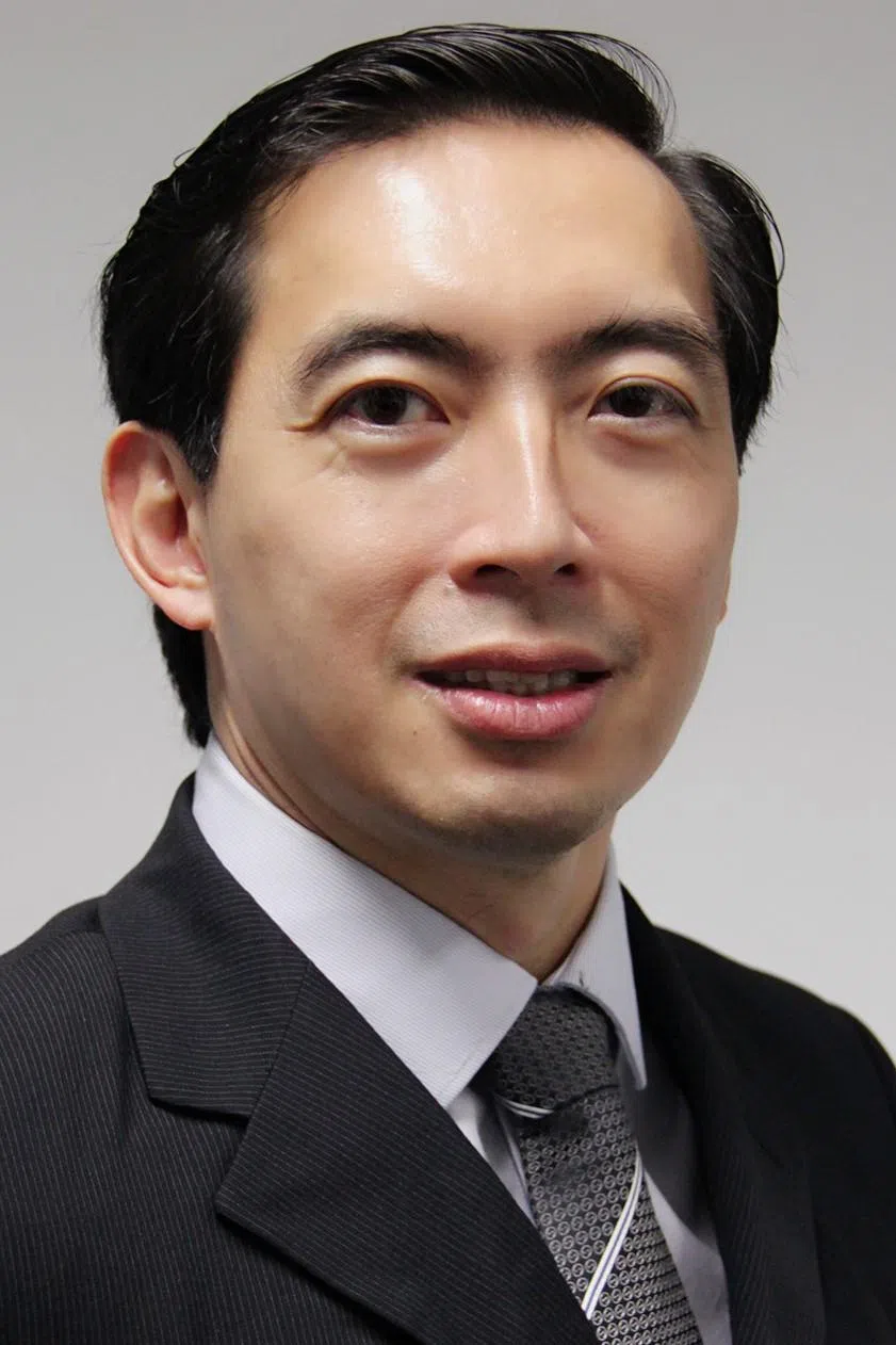 石清顺医生：当前的聊天机器人技术，虽可以提供答案，但未必符合治疗师的判断。（心理卫生学院提供）