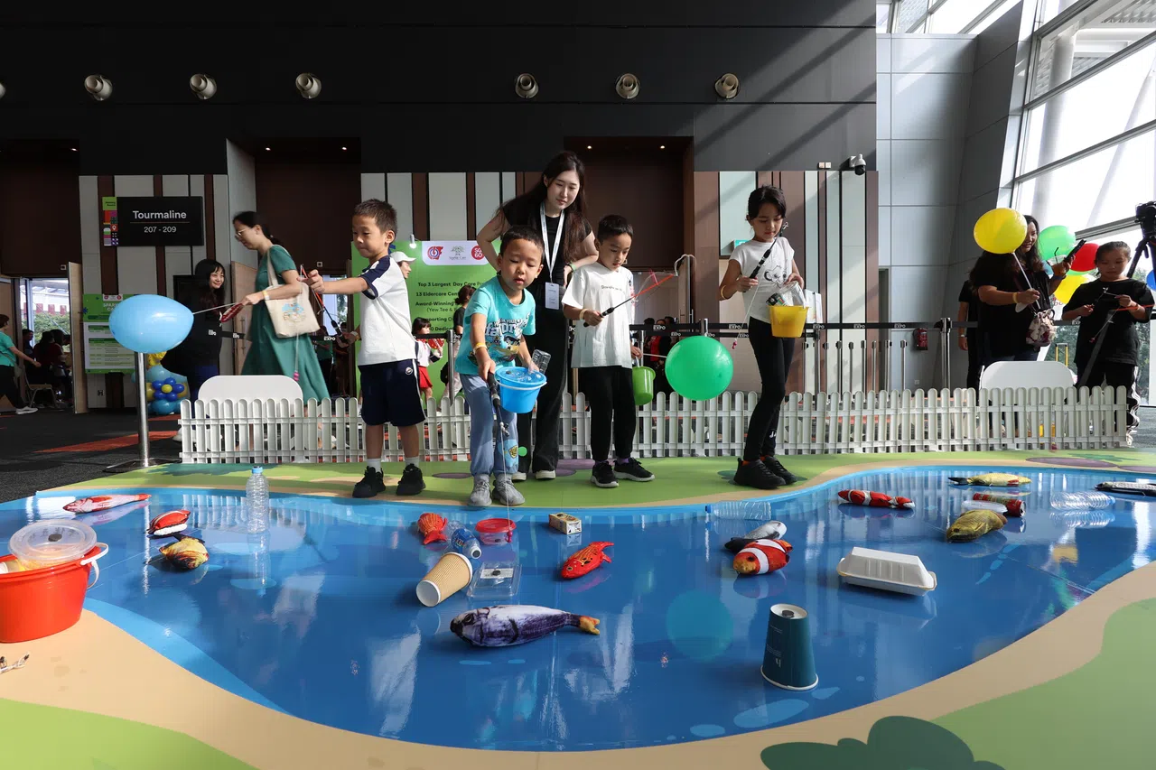 相机兼顾高光与暗部细节，广角视野让整幅场景尽收眼底。（谢智扬摄）