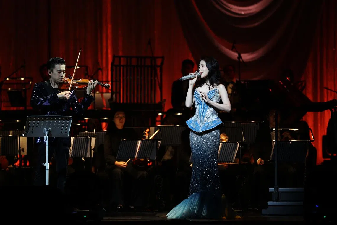 张碧晨演唱《见与不见》，献给从小抚养她长大的已故外公。（蔡家增摄）