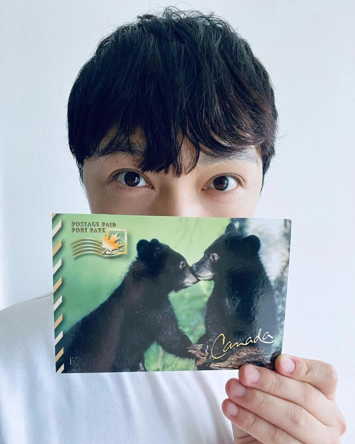 徐鸣杰收到陈凤玲从加拿大寄来的明信片。（取自IG）