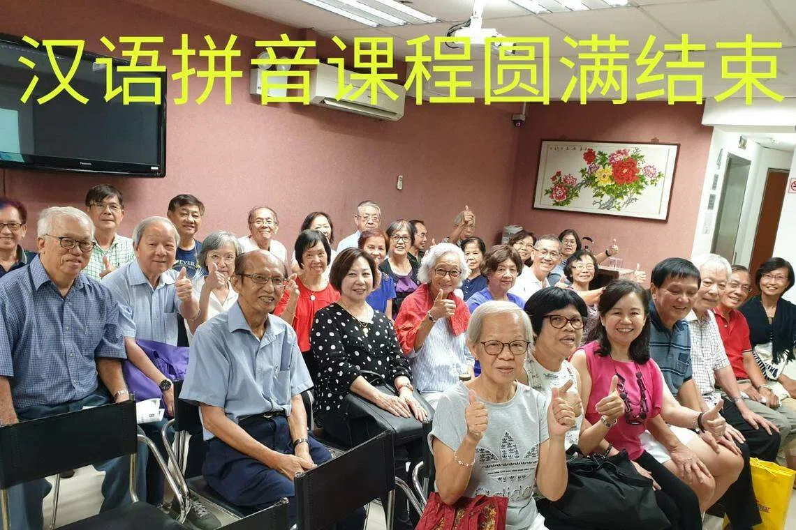 海南陈氏公会开设的汉语拼音课程很受年长人士欢迎。（海南陈氏公会提供）