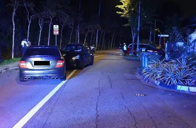 事故发生时，被告的车侵占到另一个车道。（取自法庭文件）