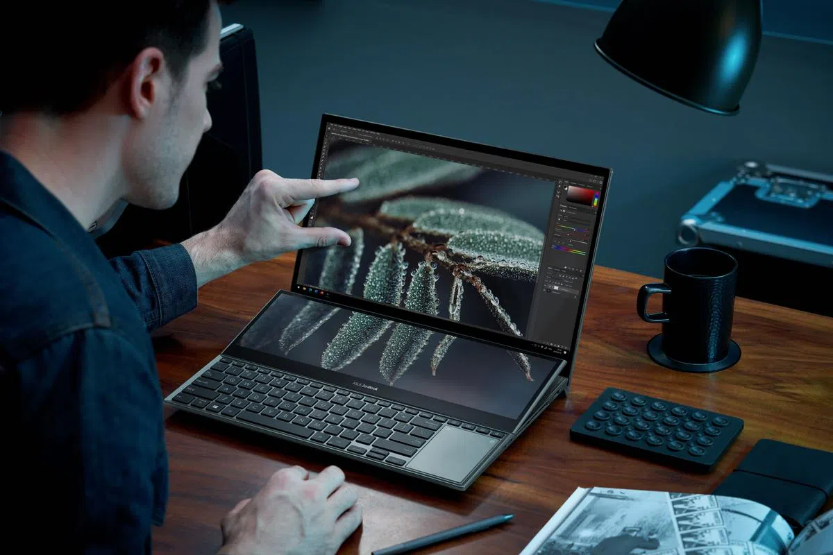 ASUS ZenBook Pro Duo 15 OLED 双屏幕设计给人一种全新的视觉体验。（图 / 华硕提供）
