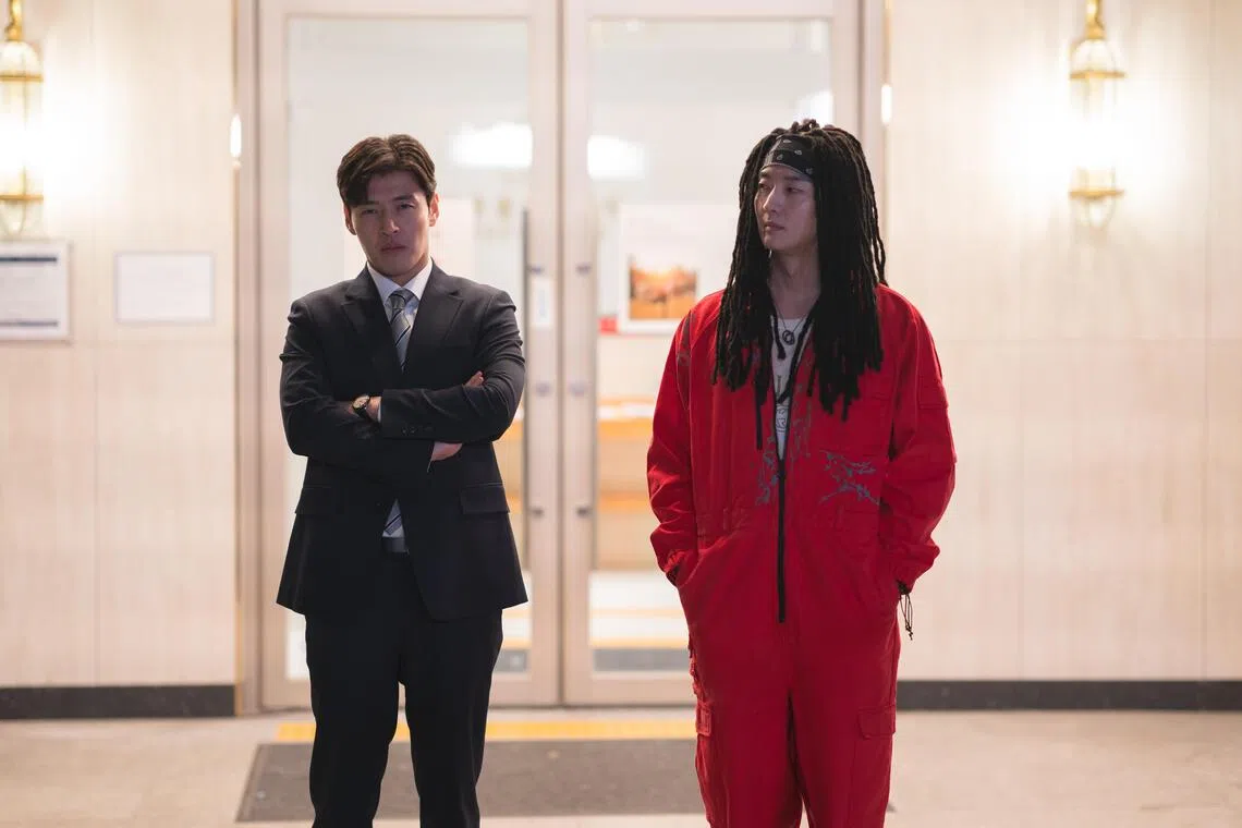 姜河那（左）和姜泳锡的角色在长大后，因为生活方式不同而意见不和。（嘉华院线提供）