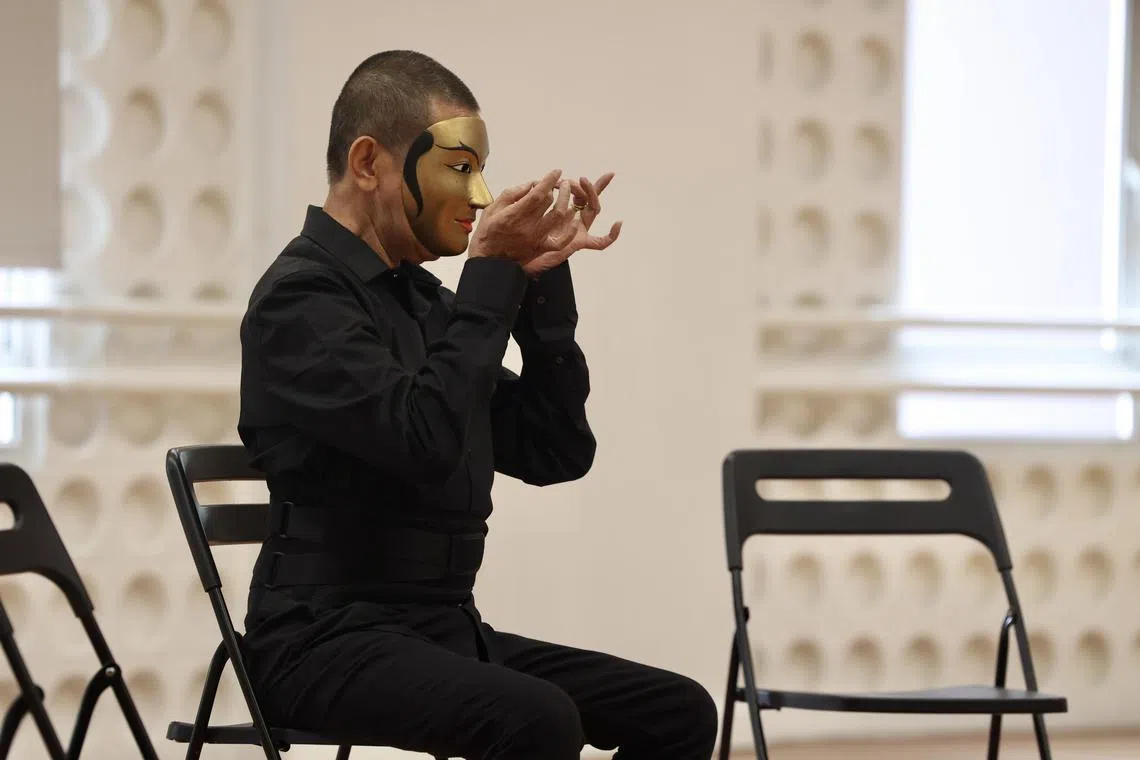 合作多年，刘晓义形容Didik Nini Thowok是跨文化的产物和象征。（陈斌勤摄）