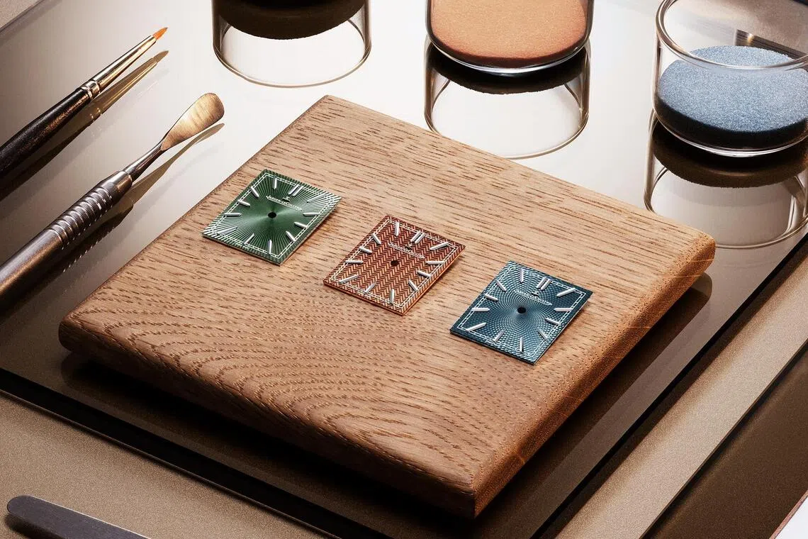 《奔马图》《双骏图》与《立马图》翻转腕表，皆由积家珍稀工艺工作坊大师以三种传统工艺并融完成。（积家提供）