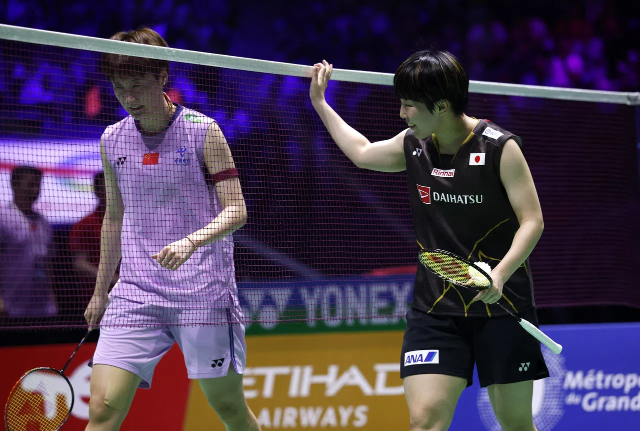 山口茜（右）轻取陈雨菲，第三度拿下世锦赛冠军。（路透社）