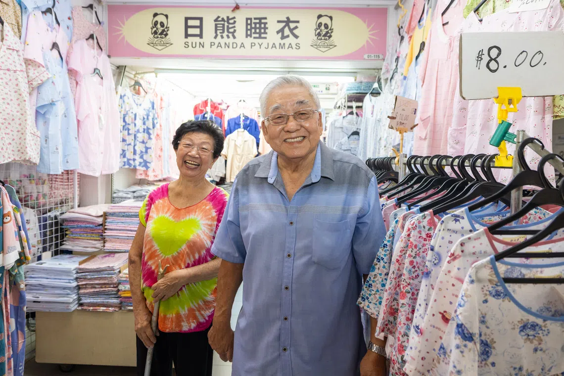 坚守睡衣店老夫妇半辈子呵护好眠| 联合早报