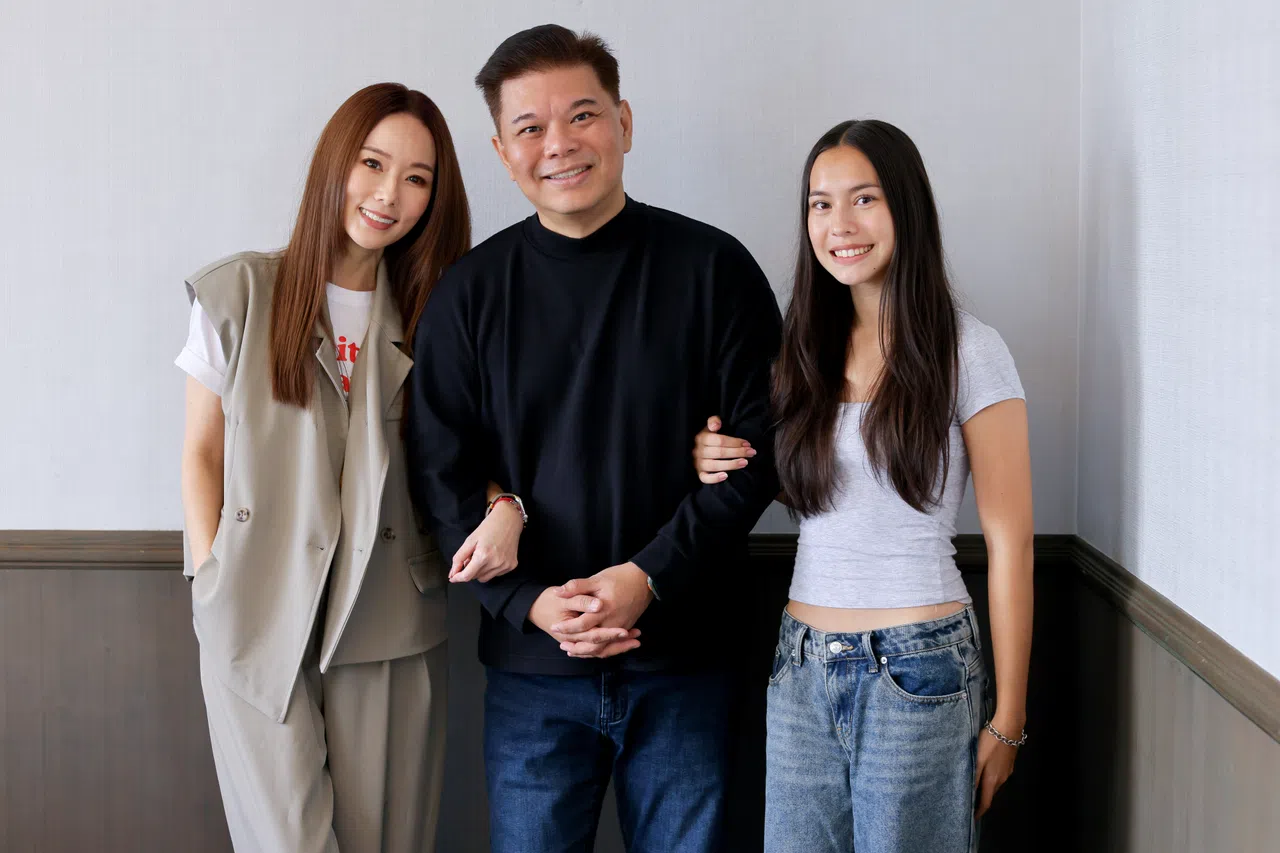 林湘萍（左）以及《晨之唤》导演王国燊（中）都大赞混血童星Jennifer Wilkinson演出自然生动。（龙国雄摄）