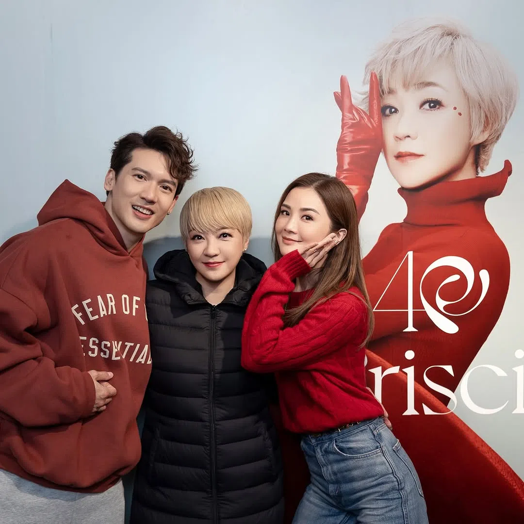 蔡卓妍（右）担任陈慧娴（中）演唱会嘉宾。（取自蔡卓妍IG）