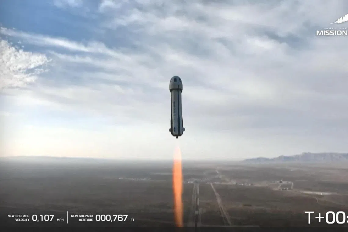 “新谢泼德”（New Shepard）火箭星期一（4月14日）升空。（路透社）