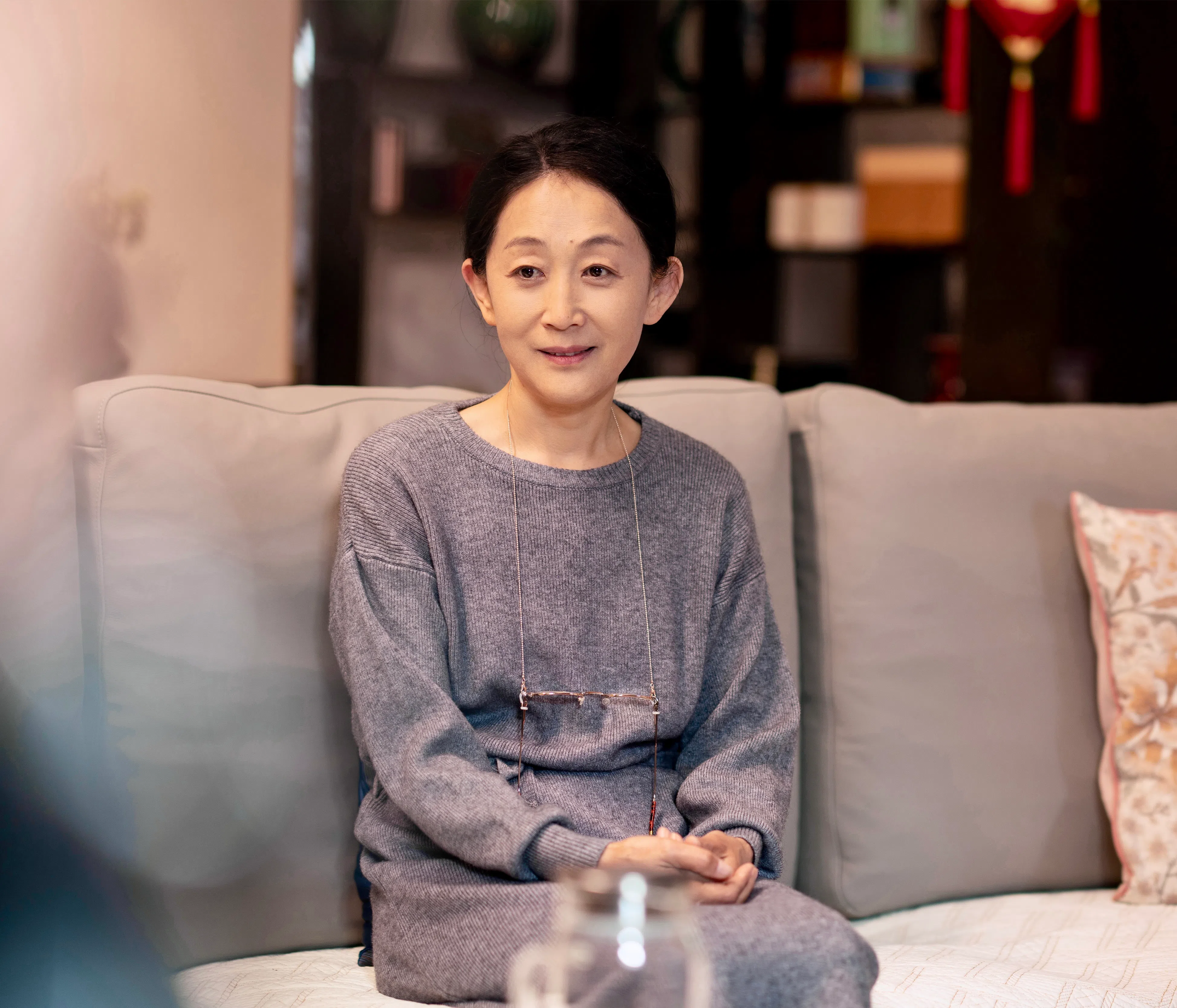 陈瑾饰演戴行长的妻子，每一个举动和眼神都是戏。（取自剧集微博）