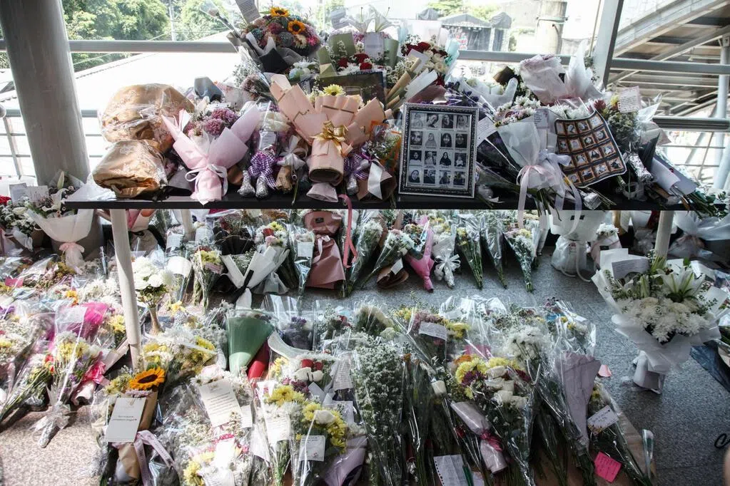 印度尼西亚中爪哇省一列火车撞上一辆汽车，造成四人死亡，其中两个是孩童。