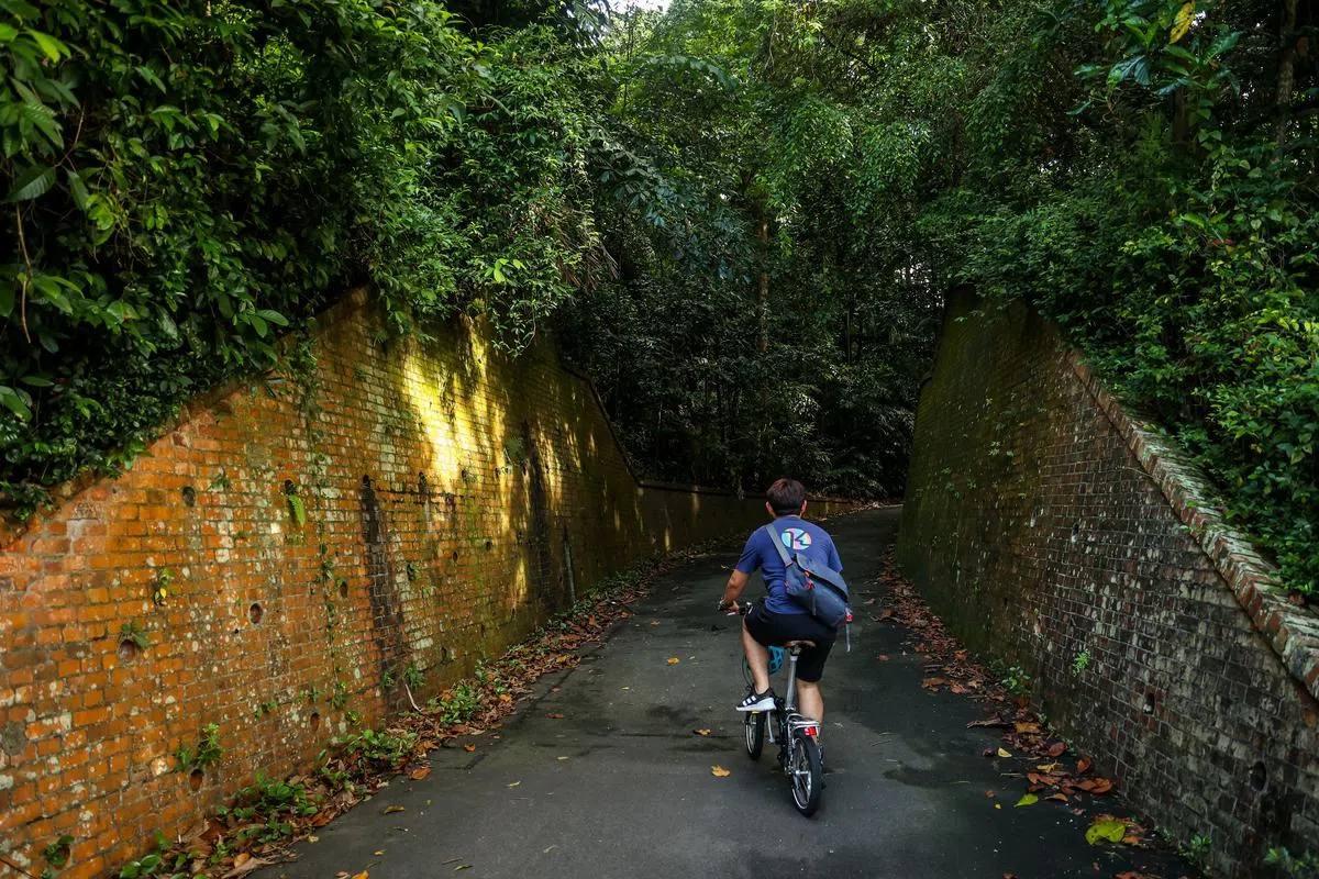 公园很大，骑脚踏车的好处就是可以到处窜到处看。（摄影 / 叶振忠）