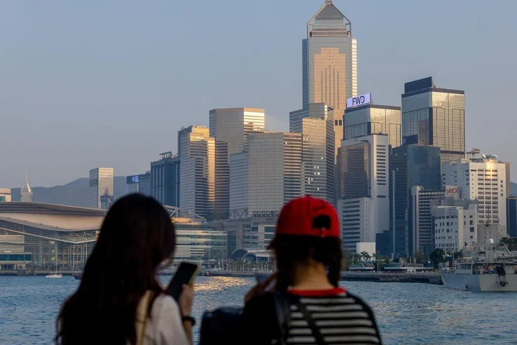 美联储宣布降息 香港房价扭转颓势明年料大涨8%至15%