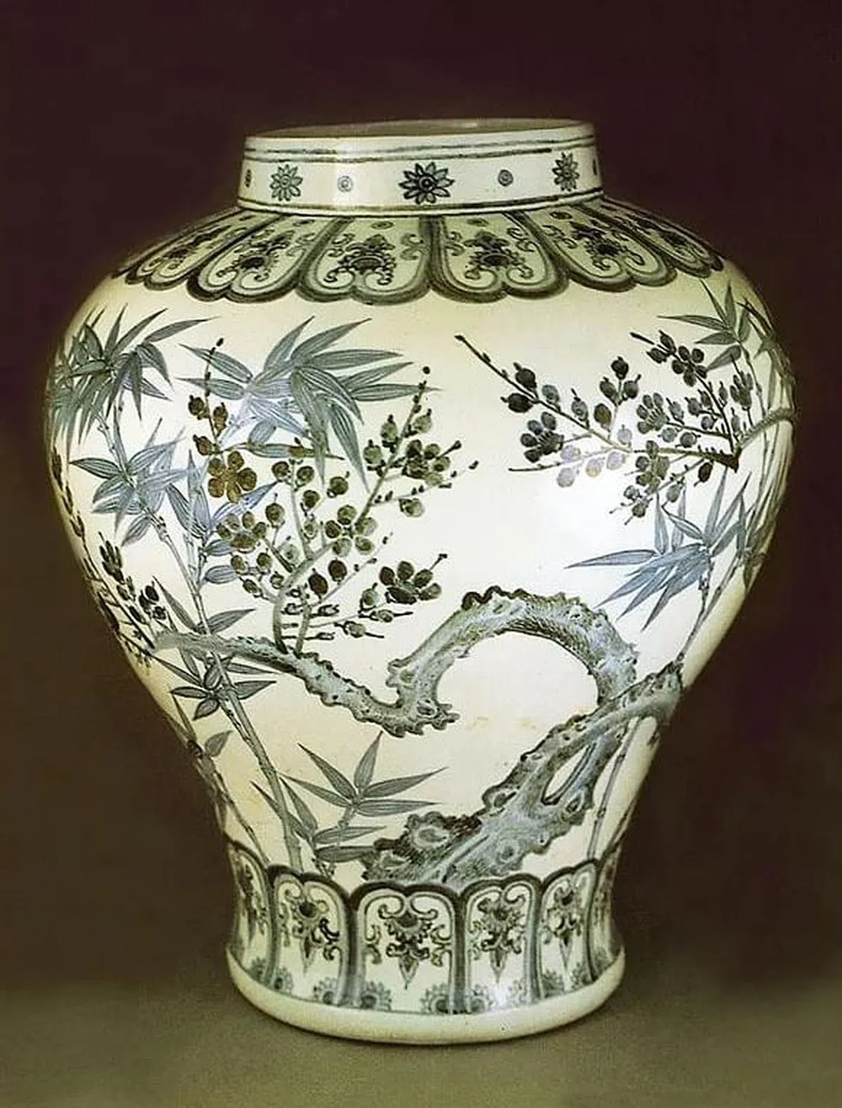 “青花白姐妹竹纹壶”刚面世时，流传着仿冒品的说法。（取自互联网）