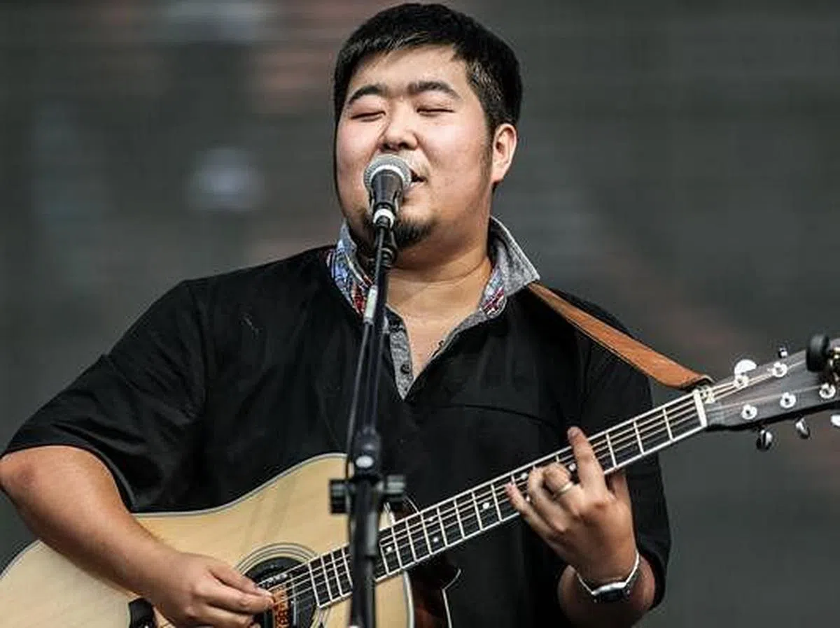 宋冬野消失多时候再度出现，发文哭诉无法再公开表演。（互联网）