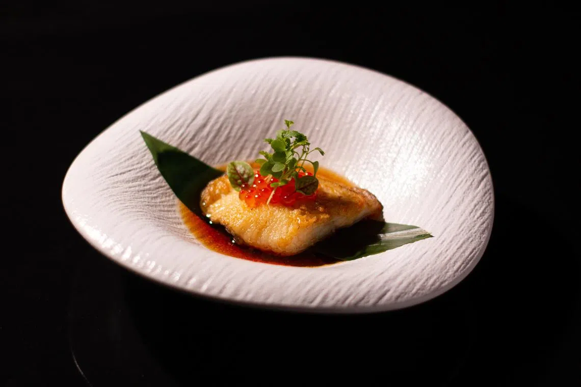 炸比目鱼柚子松露酱是Domo餐馆的招聘菜。（餐馆提供）