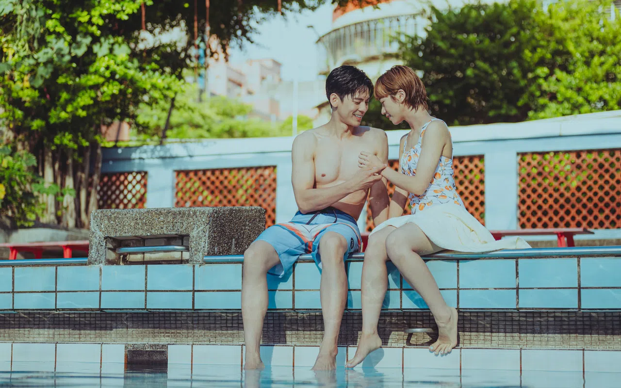 Lulu（右）献出处女作，与林柏宏合作。（Netflix提供）