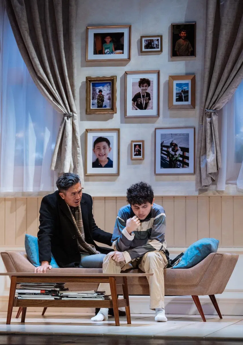 彭耀顺（左）和彭佳俊曾在2020年的舞台剧《儿子》中同台。（Pangdemonium提供）