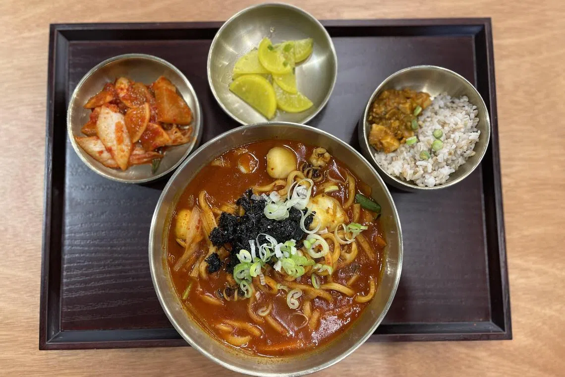 章鱼刀削面的小章鱼嚼劲十足。（黄靖晶摄）