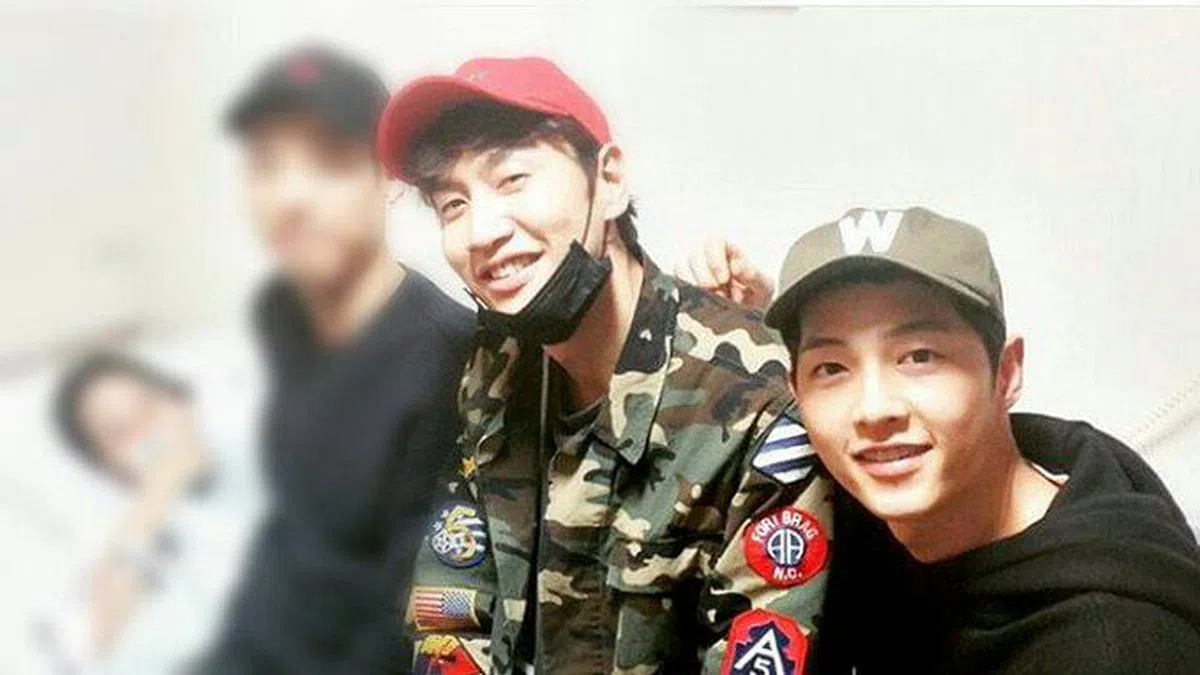 李光洙妹妹生孩子时宋仲基特意去医院探望。（图/推特） 