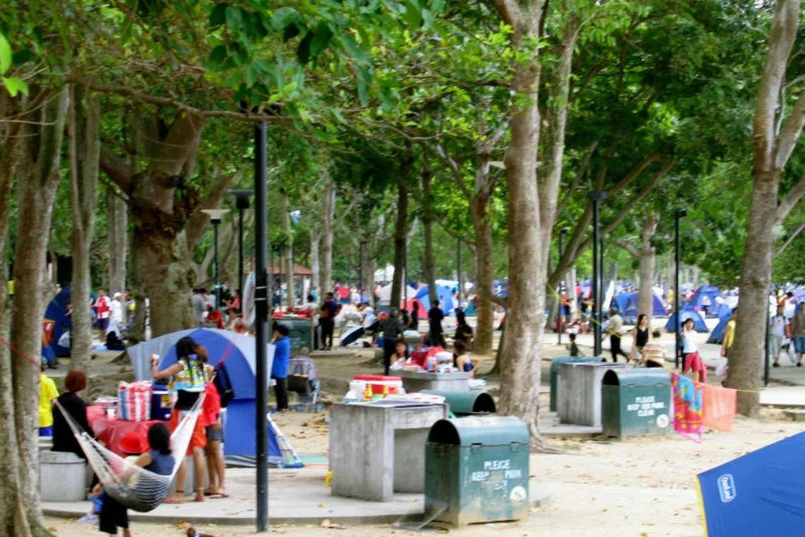 建议根据露营经验、预算、露营者的负重能力等因素决定装备。露营新手可先购买必需品，有了经验后再根据需求添购其他用品。（档案照）