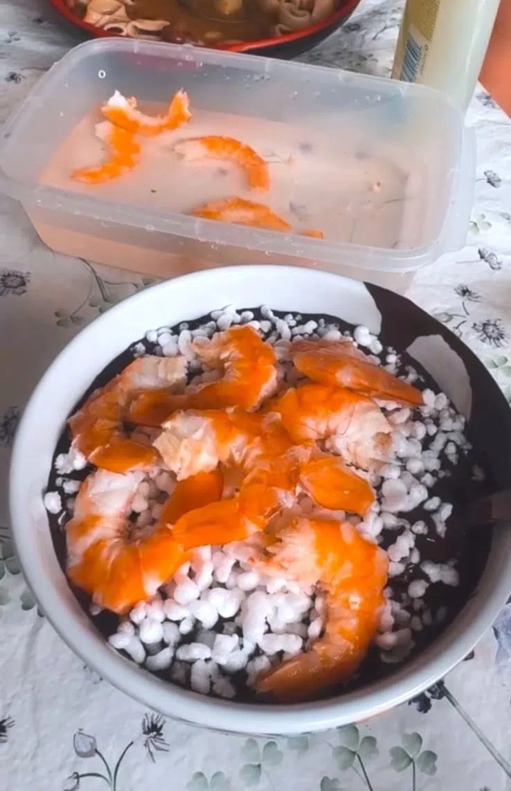 嘉玛说，在全球受欢迎的巴西莓（acai）源自巴西帕拉，其他国家把巴西莓当成甜品吃，但在贝伦能吃到的巴西莓料理，则是跟鱼和虾一起吃，是个咸味料理。（受访者提供）