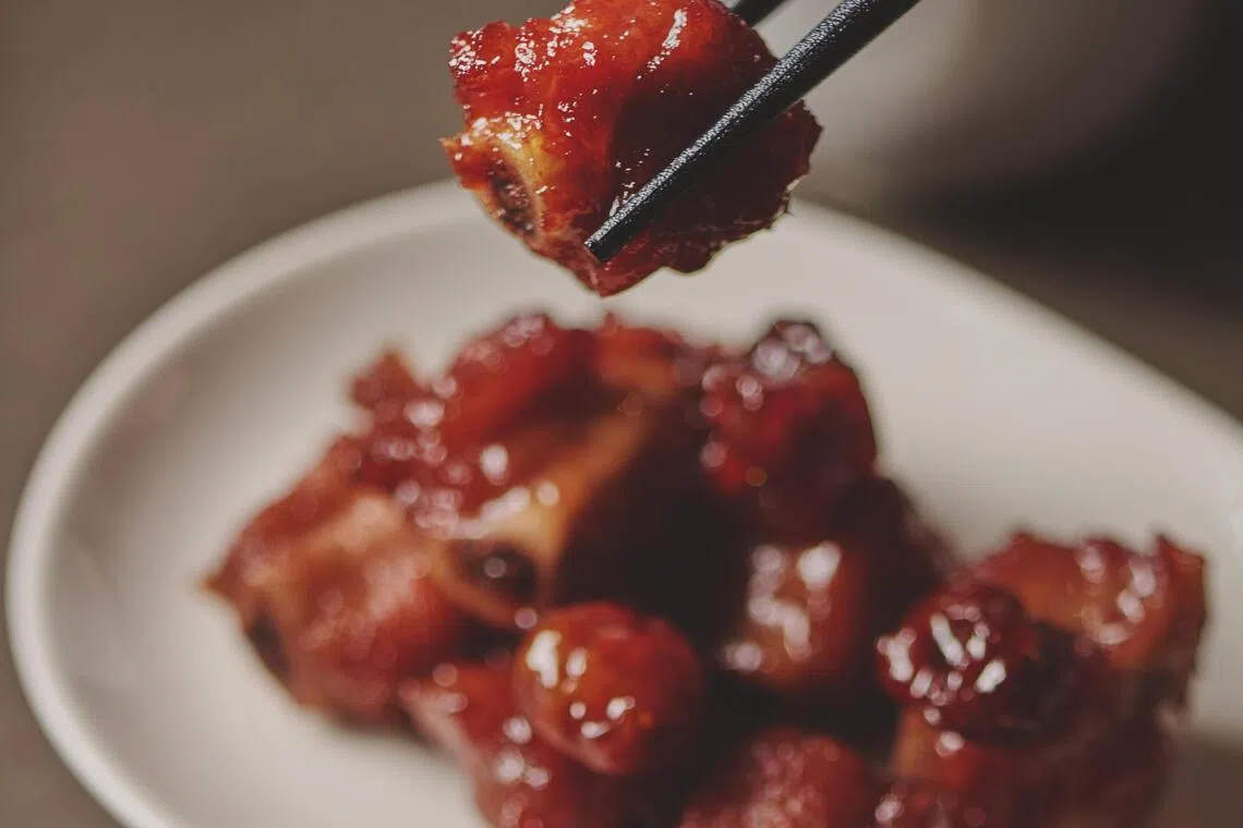 糖醋小排酸甜可口。（鼎泰丰提供）